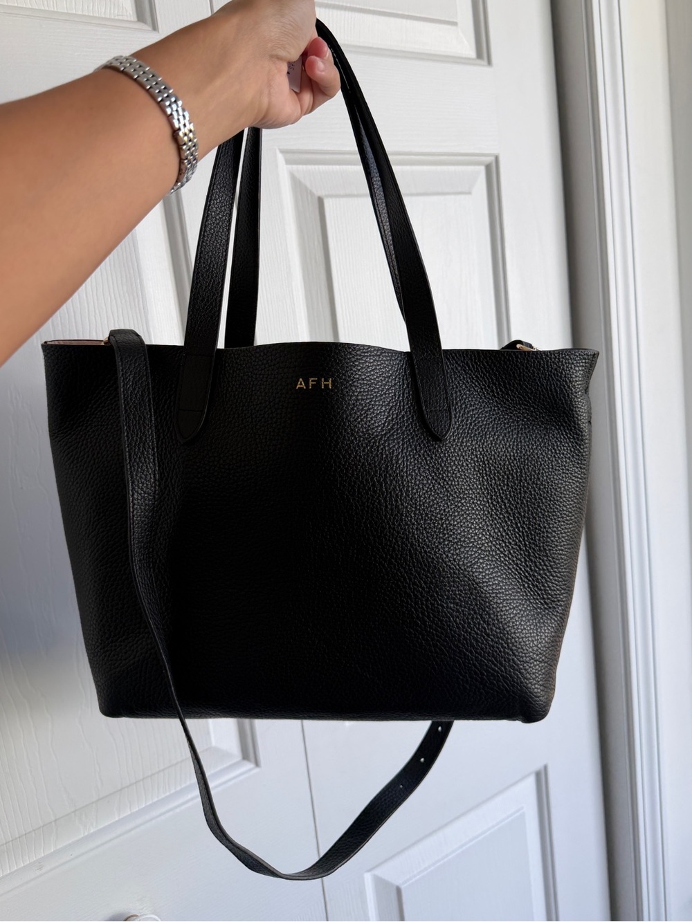 Cuyana black leather tote bag with pebbled texture #minimalist #designer #Luxury